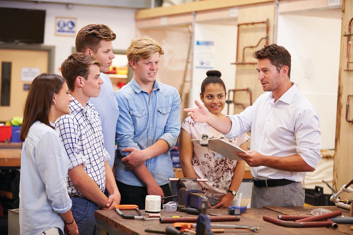 Istituti professionali: la porta per il mondo del lavoro Istituti professionali: la porta per il mondo del lavoro