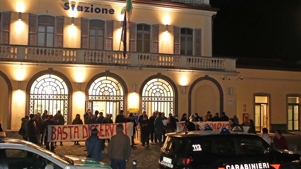 Nella foto di archivio, la manifestazione organizzata alla stazione di Sondrio Nella foto di archivio, la manifestazione organizzata alla stazione di Sondrio