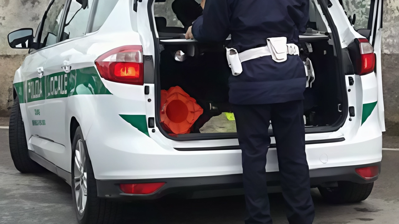 Il giaciglio in un capannone abbandonato di Bernate Ticino, colpiva nei negozi Il giaciglio in un capannone abbandonato di Bernate Ticino, colpiva nei negozi