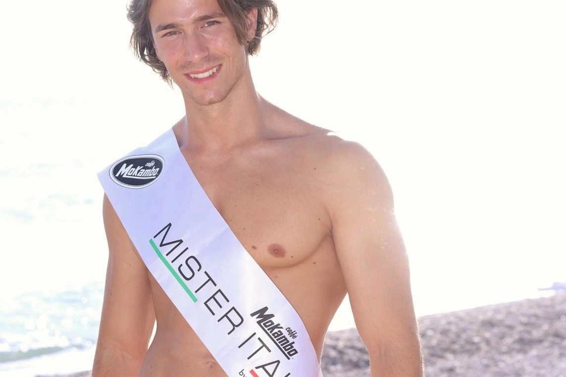 Matteo Dall'Osto con fascia e corona