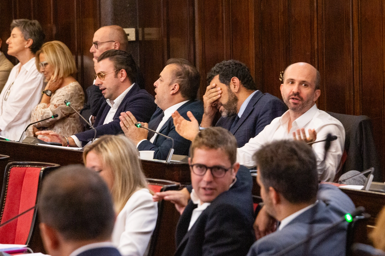 The benches of the center-right opposition