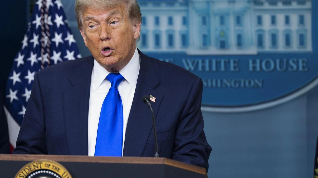 La scadenza dl 9 luglio per i dazi potrebbe essere "estesa o accorciata". Lo ha detto Donald Trump. ... La scadenza dl 9 luglio per i dazi potrebbe essere "estesa o accorciata". Lo ha detto Donald Trump. ...