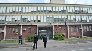 Violenze e torture sui detenuti nel carcere Beccaria di Milano: arrestati 13 agenti della polizia penitenziaria, altri 8 sospesi