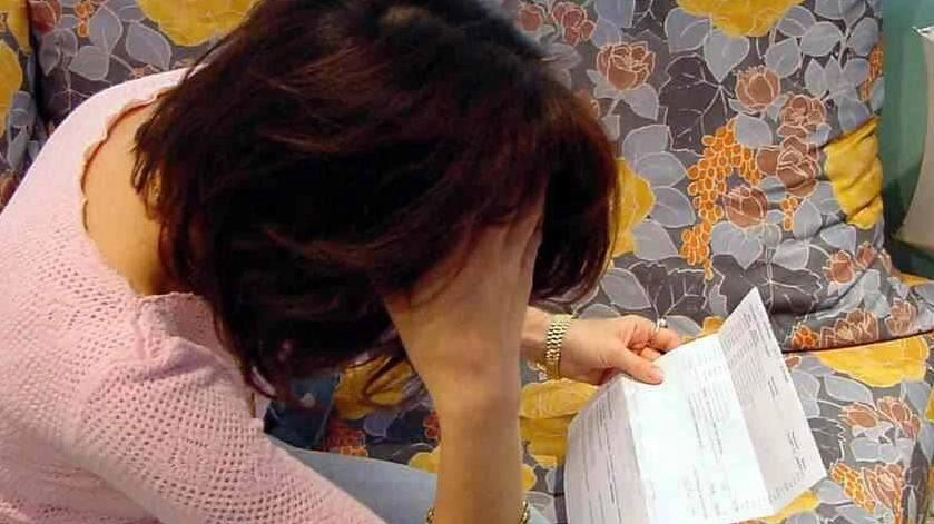Tante persone sono in difficoltà nel pagare l’affitto di casa o le bollette di luce e gas Tante persone sono in difficoltà nel pagare l’affitto di casa o le bollette di luce e gas