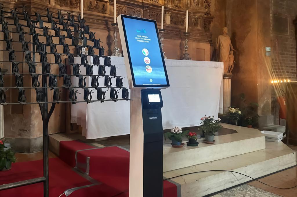 in chiesa arriva l8217obolo digitale il progetto dei cento totem comincia da sant8217ambrogio