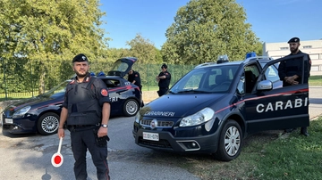 Rozzano, due arresti: sequestrati un chilo di droga e armi