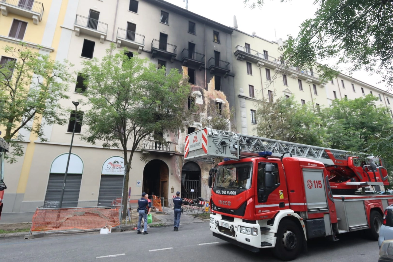 I rilievi dei vigili del fuoco il giorno dopo la tragedia