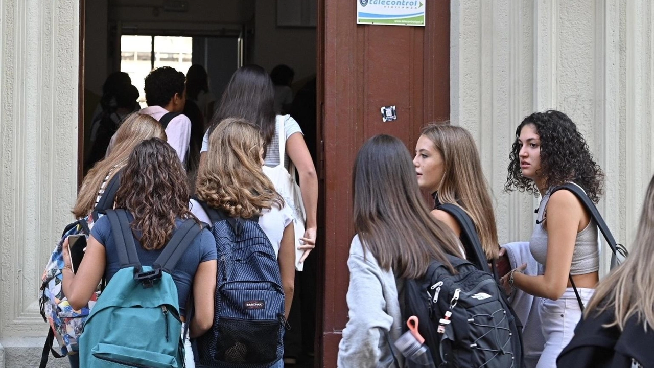 Niente settimana corta ai Licei di viale dei Tigli a Gallarate, si fa sentire un gruppo di genitori che esprime... Niente settimana corta ai Licei di viale dei Tigli a Gallarate, si fa sentire un gruppo di genitori che esprime...