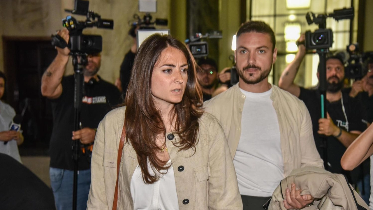 Chiara Tramontano sorella di Giulia col fidanzato all’udienza. che ha visto requisitoria e arringa nel processo ad Alessandro Impagnatiello Chiara Tramontano sorella di Giulia col fidanzato all’udienza. che ha visto requisitoria e arringa nel processo ad Alessandro Impagnatiello