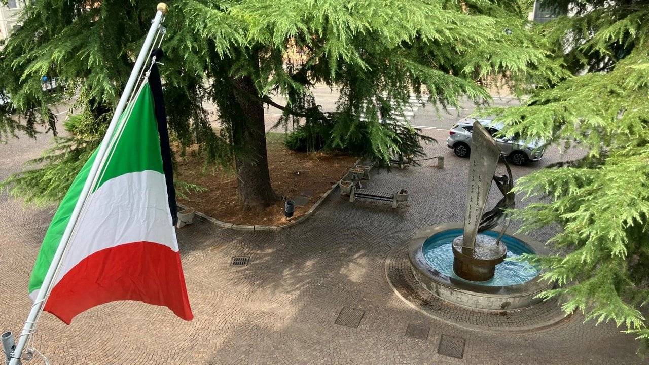 Lutto in Comune a Samarate per la morte dell'ex sindaco Enrico Puricelli (foto sindaco Alessandro Ferrazzi)