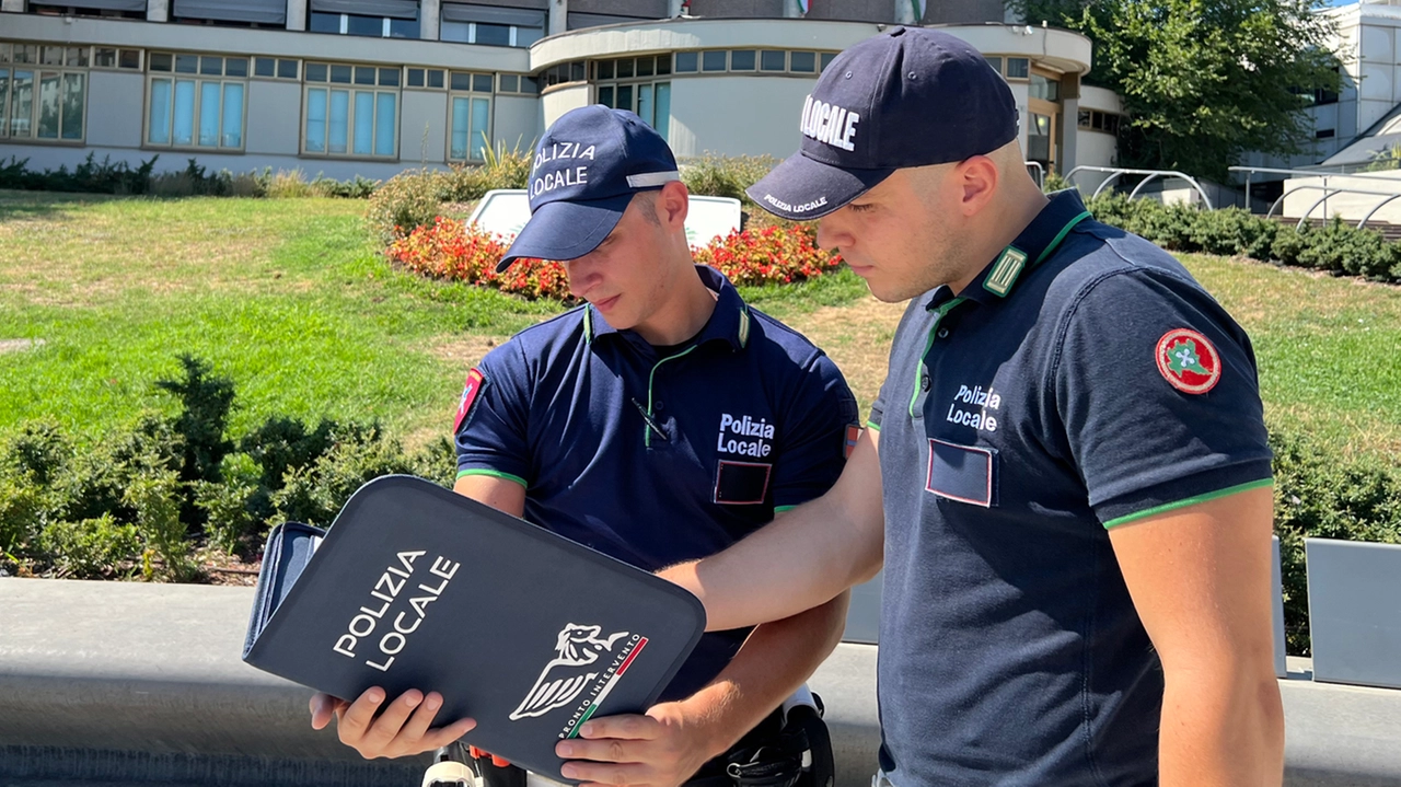 I controlli della polizia locale hanno permesso di accertare il numero di residenze collegate alla stessa casa I controlli della polizia locale hanno permesso di accertare il numero di residenze collegate alla stessa casa