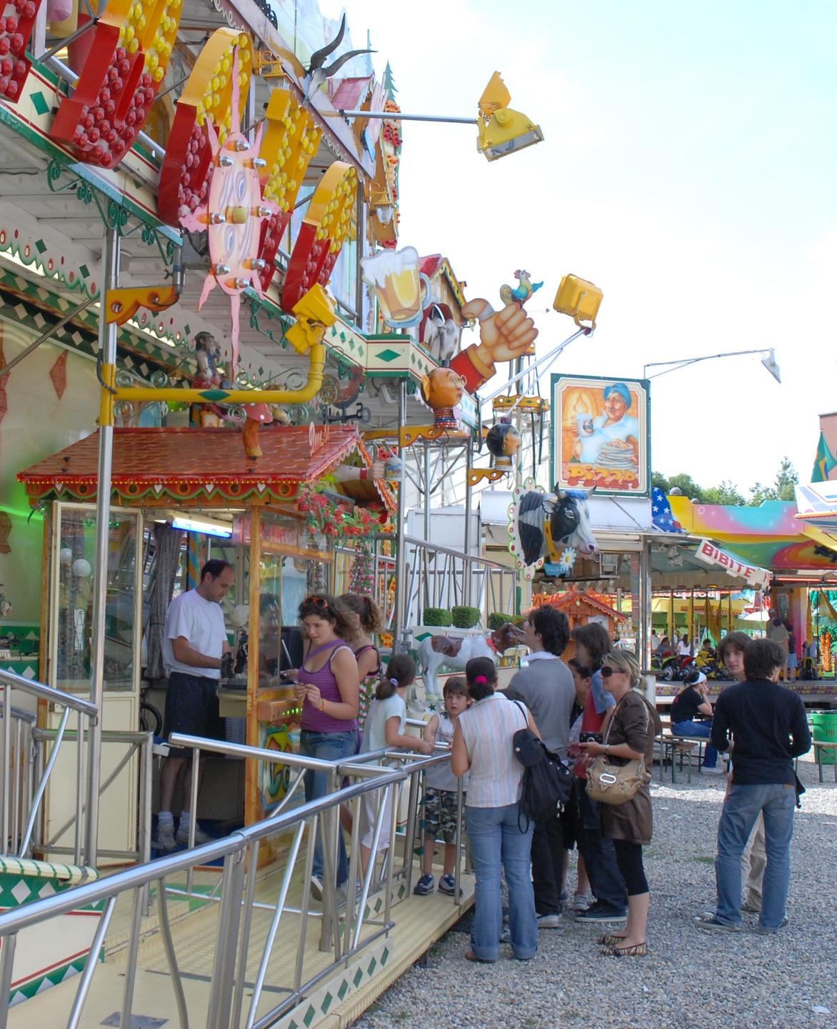 pavia il lunapark di via alzaia arriva senza fuochi d artificio rispetto per gli animali