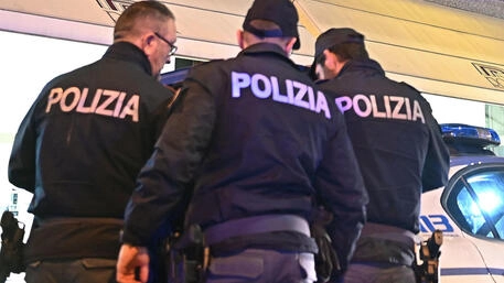 Milano, tentano di rubare il portafogli a un 85enne con un raggiro: tre ladri arrestati in flagranza dalla polizia