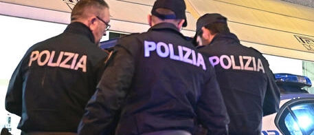 Milano, tentano di rubare il portafogli a un 85enne con un raggiro: tre ladri arrestati in flagranza dalla polizia