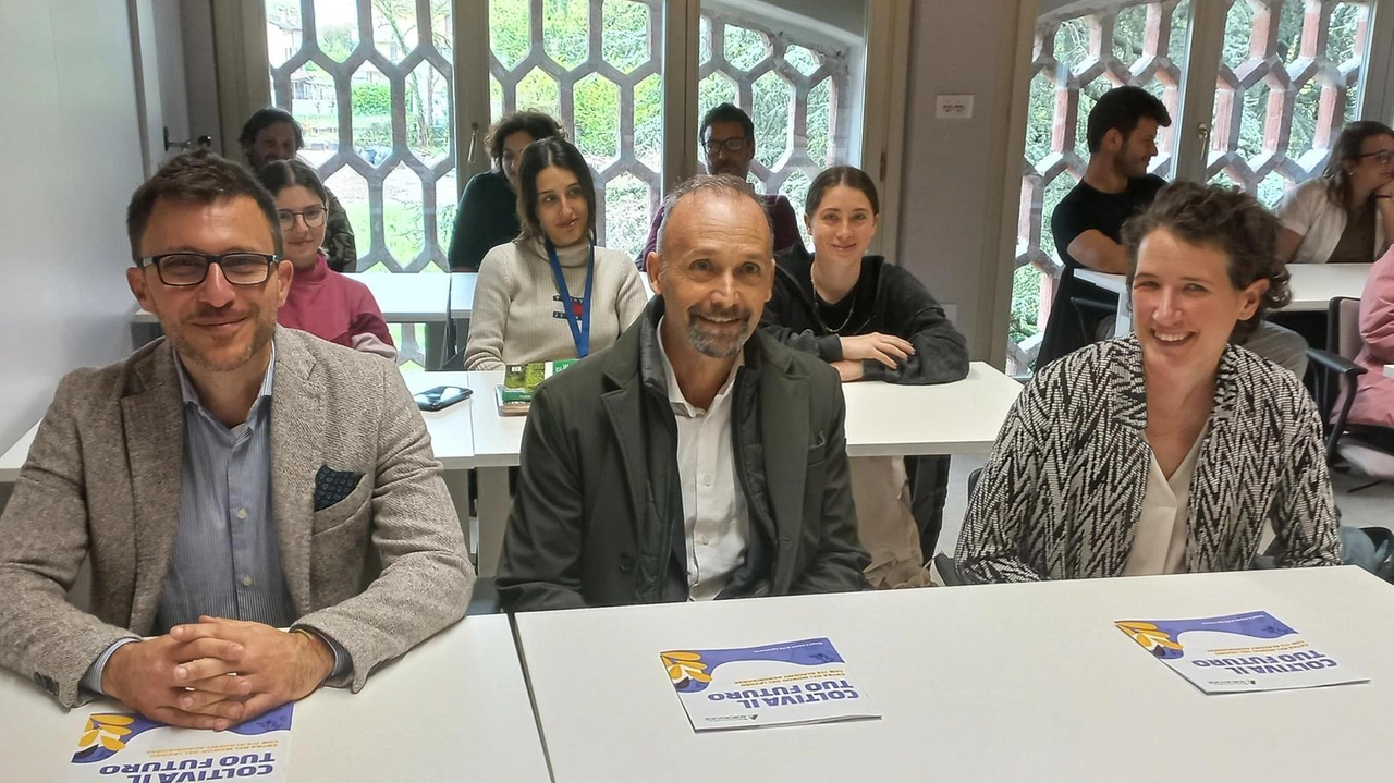 Da sinistra il sindaco Severino Serafini il presidente pro tempore Enrico Sansotera e la responsabile Michela Locatelli