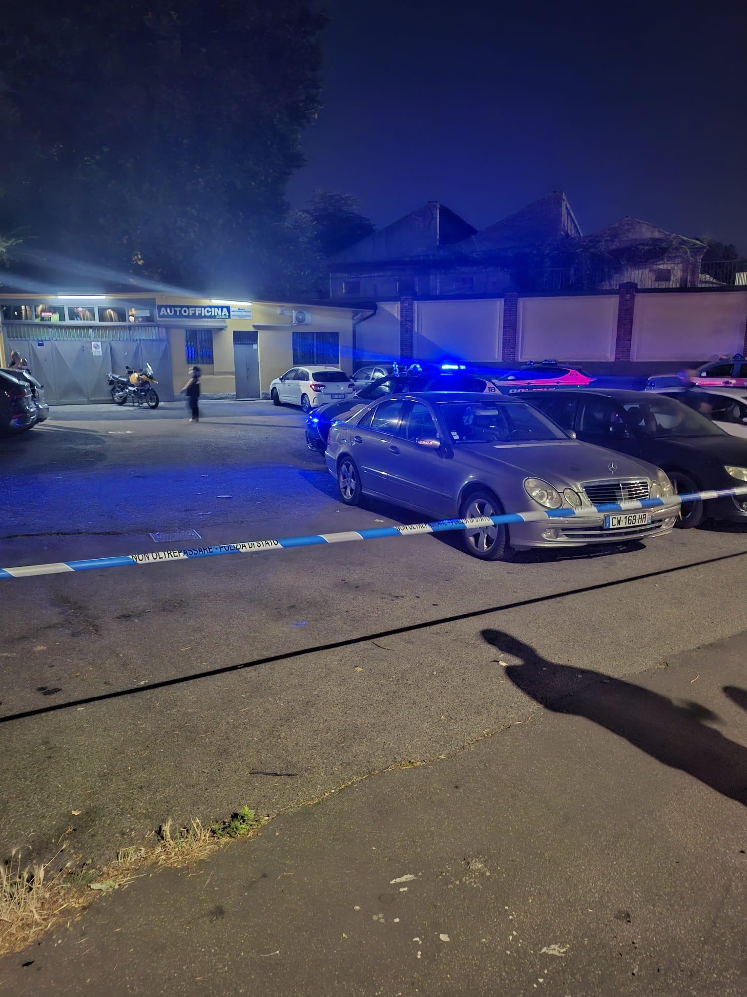 Milano, giallo in via Valtellina: trovato in un’auto con targa romena il cadavere di una donna Milano, giallo in via Valtellina: trovato in un’auto con targa romena il cadavere di una donna