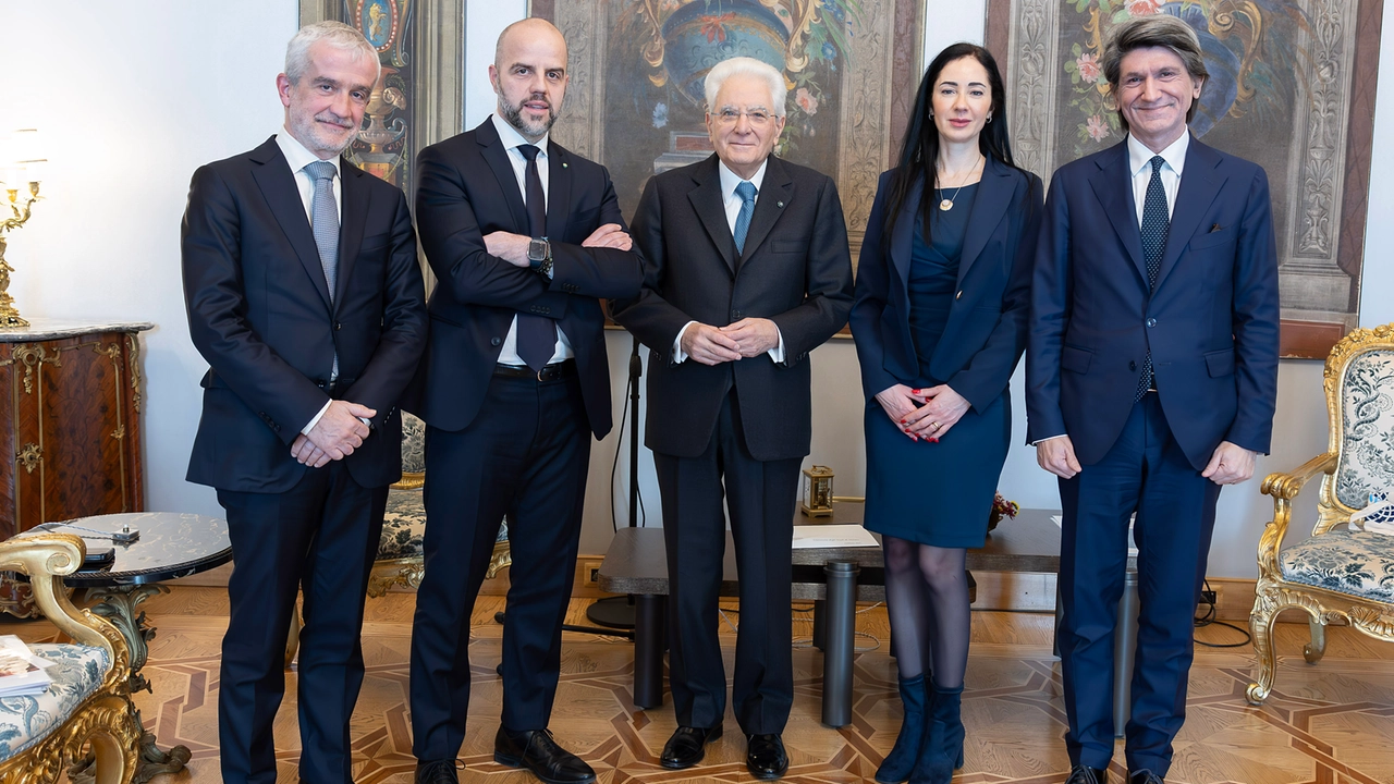 Da sinistra, Alberto Mina presidente di Fondazione Innovazione e Trasferimento tecnologico (Fitt), Igor De Biasio ad di Arexpo, il presidente della Repubblica Sergio Mattarella, la rettrice della Statale Marina Brambilla e Gianmario Verona presidente di Human Technopole