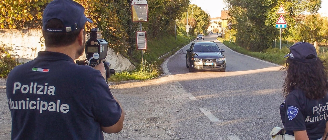 Telelaser in azione sulle strade. In un giorno 5mila euro di multe