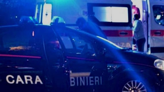 Ambulanza e carabinieri nella notte Ambulanza e carabinieri nella notte