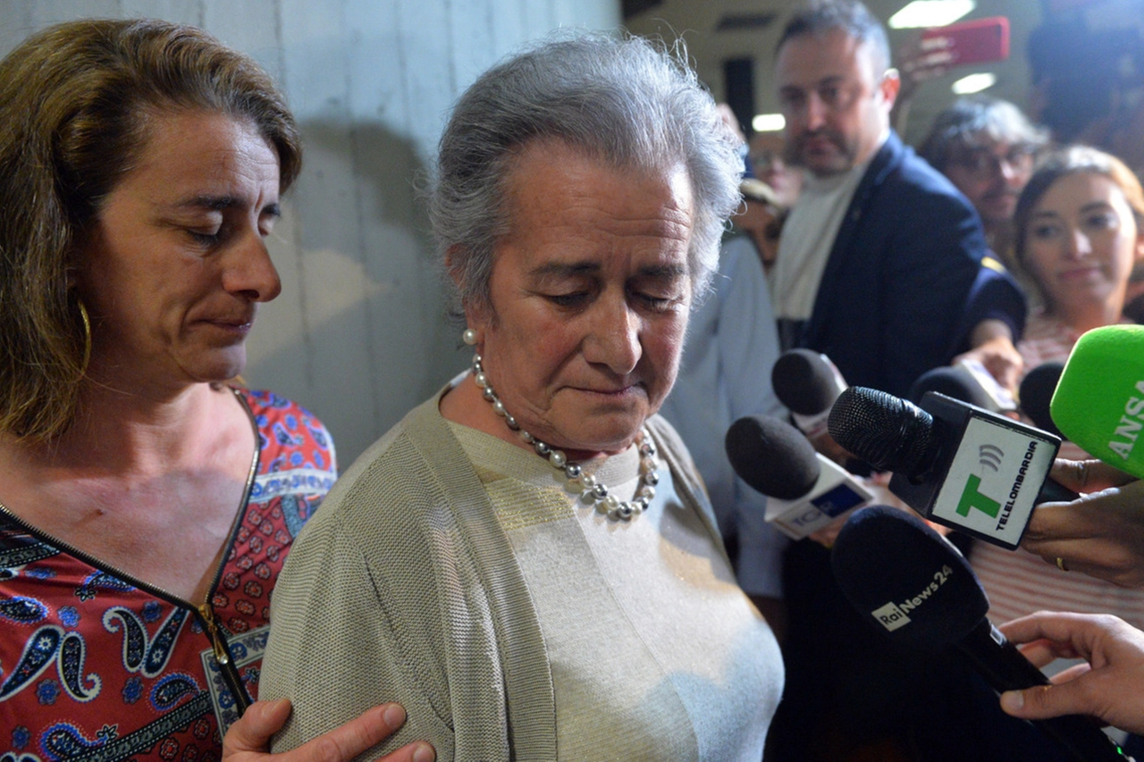 Paola Bettoni, la madre di Lidia, con la figlia Stefania, sorella della studentessa morta nel gennaio 1987