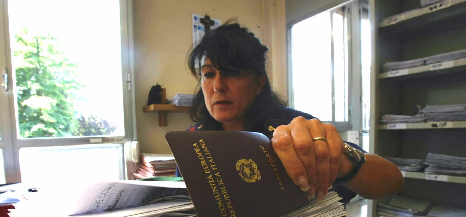 i nodi aperti in via montevecchia passaporti organico e trasporti da Ilgiorno.it i nodi aperti in via montevecchia passaporti organico e trasporti