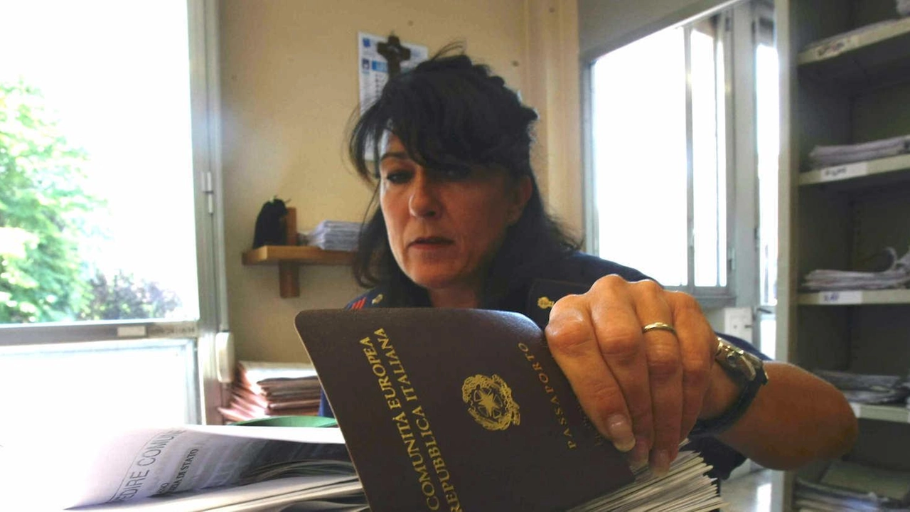 Un ufficio motivato nato soltanto nel 2019 conta oggi su 230 agenti, ma ne mancano una ventina . Non si trovano amministrativi, i concorsi vanno quasi regolarmente deserti. Il costo della vita è un freno.