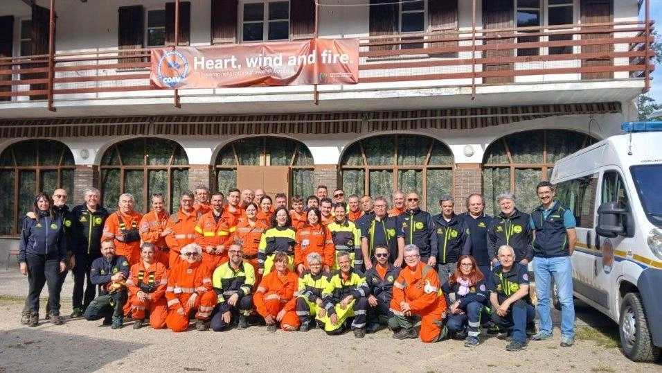 I nuovi volontari antincendi boschivi hanno ricevuto l’attestato di abilitazione dopo due weeend di corso culminati con una prova “sul campo“ I nuovi volontari antincendi boschivi hanno ricevuto l’attestato di abilitazione dopo due weeend di corso culminati con una prova “sul campo“