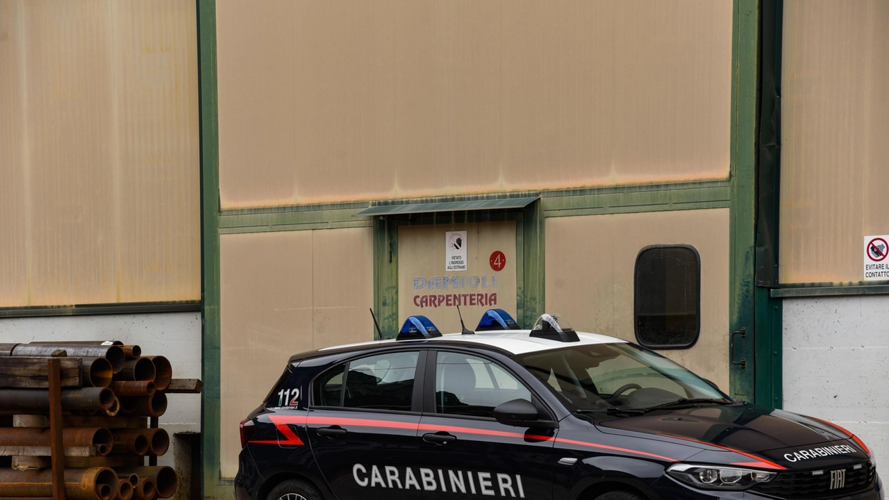 Riccardo Gozzi, 49 anni, ha perso la vita davanti ai colleghi. È caduto da un’altezza di otto metri: non c’è stato nulla da fare. Riccardo Gozzi, 49 anni, ha perso la vita davanti ai colleghi. È caduto da un’altezza di otto metri: non c’è stato nulla da fare.