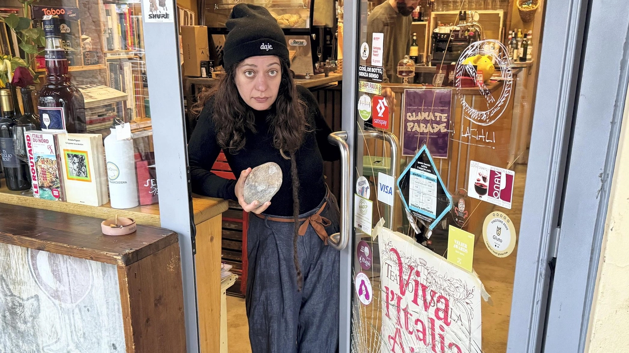 Sam Kabauter titolare del Bacaro Poetico di piazza. Vittoria e vice capogruppo in Consiglio comunale: «La Questura mandi più pattuglie» Sam Kabauter titolare del Bacaro Poetico di piazza. Vittoria e vice capogruppo in Consiglio comunale: «La Questura mandi più pattuglie»