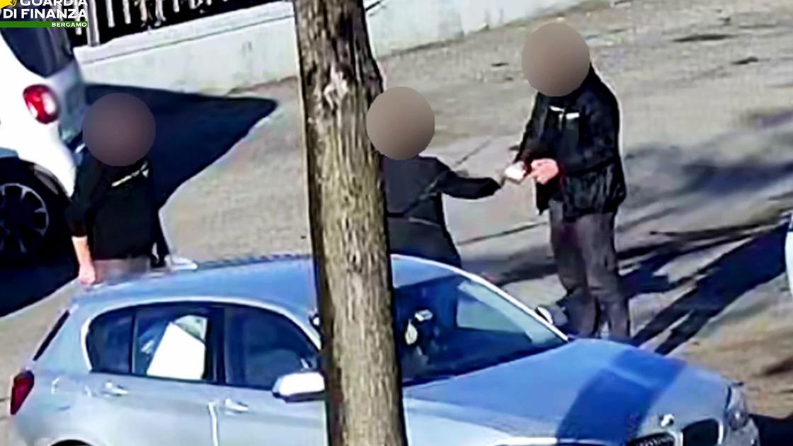 Vetture per malviventi. Nelle auto a noleggio droga, soldi e prostitute Vetture per malviventi. Nelle auto a noleggio droga, soldi e prostitute