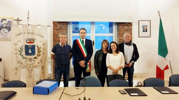 Nessuna crisi politica tra il sindaco Roberto Azzoni gli assessori e i consiglieri comunali di maggioranza Nessuna crisi politica tra il sindaco Roberto Azzoni gli assessori e i consiglieri comunali di maggioranza