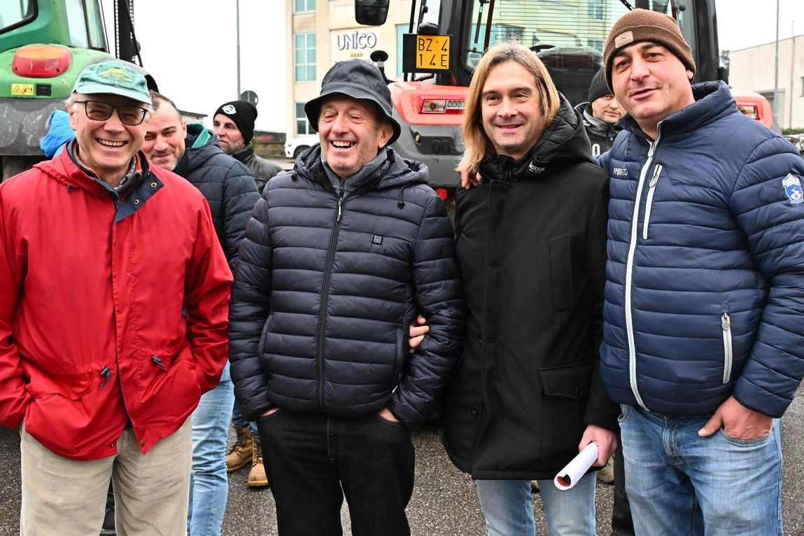 Un gruppo di agricoltori di Ossona, nell'Ovest milanese, anch'essi pronti a marciare su Milano