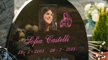 Sulla tomba di Sofia Castelli la scultura voluta dalla sua famiglia