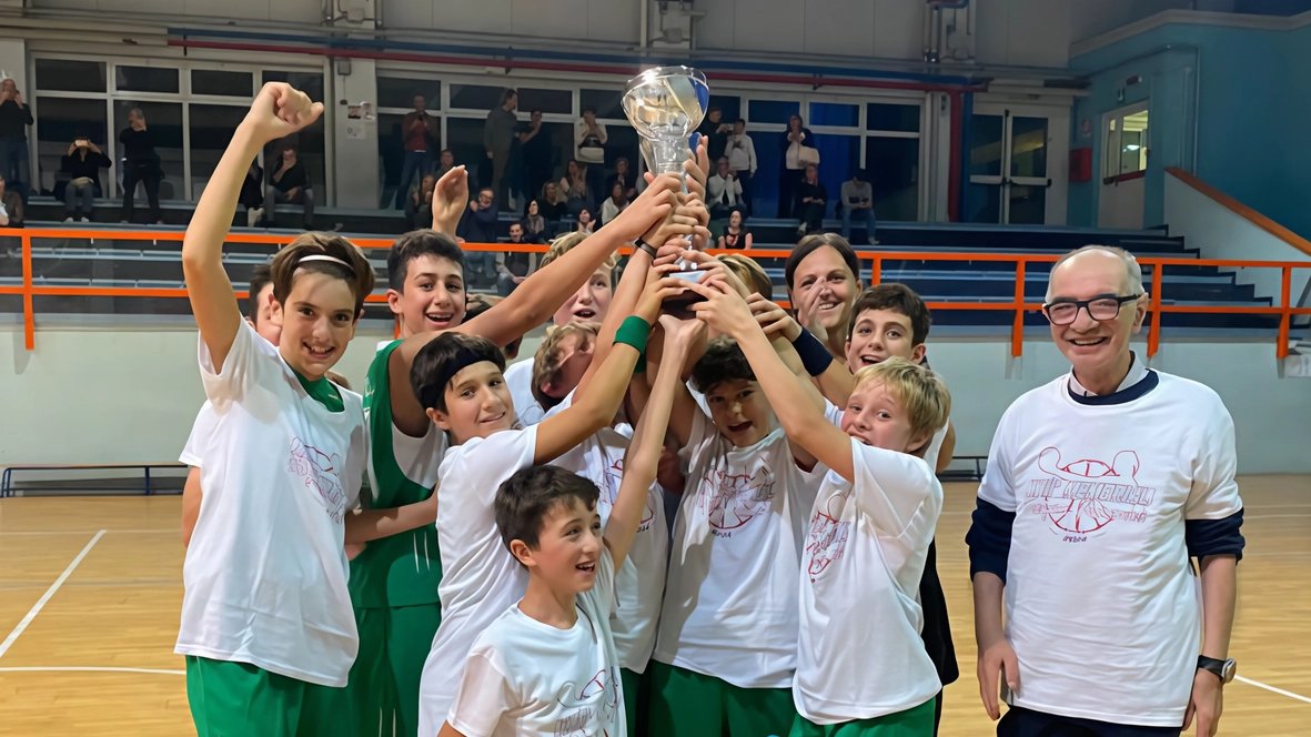Otto squadre Under 13 per ricordare il ragazzo morto durante il servizio militare. Un premio anche nel nome di Matteo Trenti, il boyscout ucciso in bicicletta. Otto squadre Under 13 per ricordare il ragazzo morto durante il servizio militare. Un premio anche nel nome di Matteo Trenti, il boyscout ucciso in bicicletta.