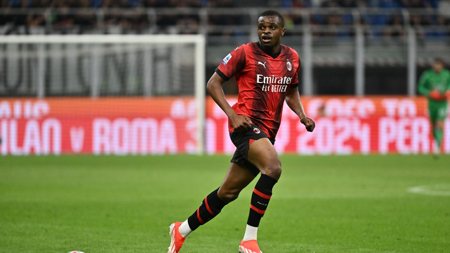 pierre-kalulu-jolly-difensivo-francese-del-milan-il-calciatore-e-cercato-dalla-juventus-che-avrebbe-fatto-una-prima-offerta.webp