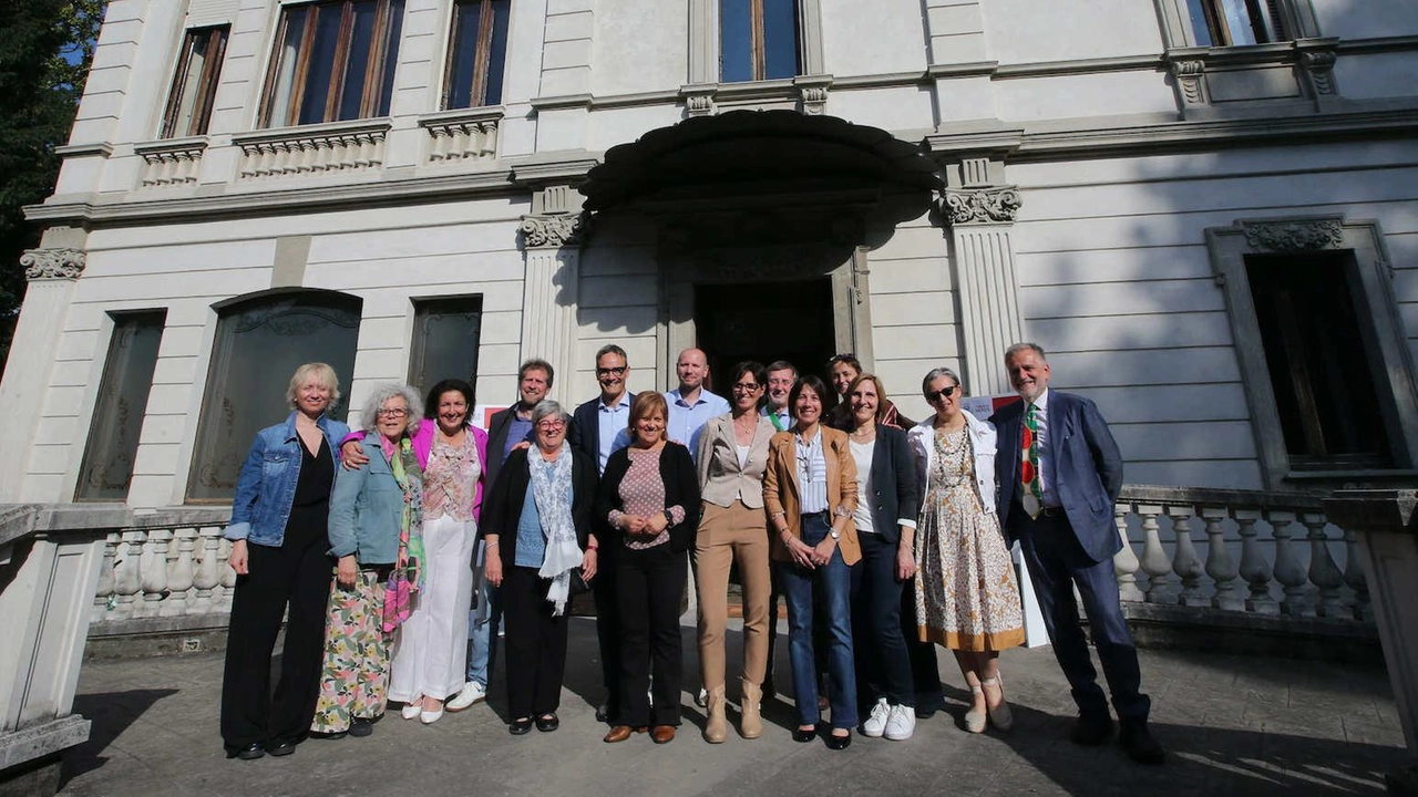 In via Casati il taglio del nastro della sede centrale, che ospita oltre cinquanta operatori. Il sindaco Pilotto: "Apriamo le porte del Comune a chi vuole costruire una città più inclusiva". In via Casati il taglio del nastro della sede centrale, che ospita oltre cinquanta operatori. Il sindaco Pilotto: "Apriamo le porte del Comune a chi vuole costruire una città più inclusiva".