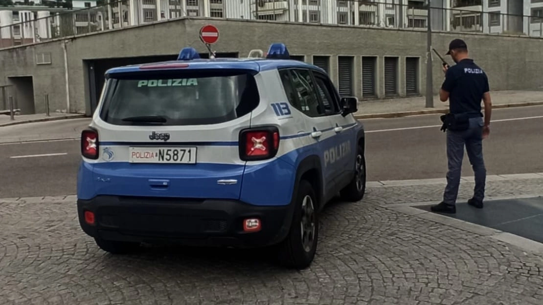 La polizia ha effettuato un servizio straordinario contro lo spaccio nelle aree verdi della città La polizia ha effettuato un servizio straordinario contro lo spaccio nelle aree verdi della città