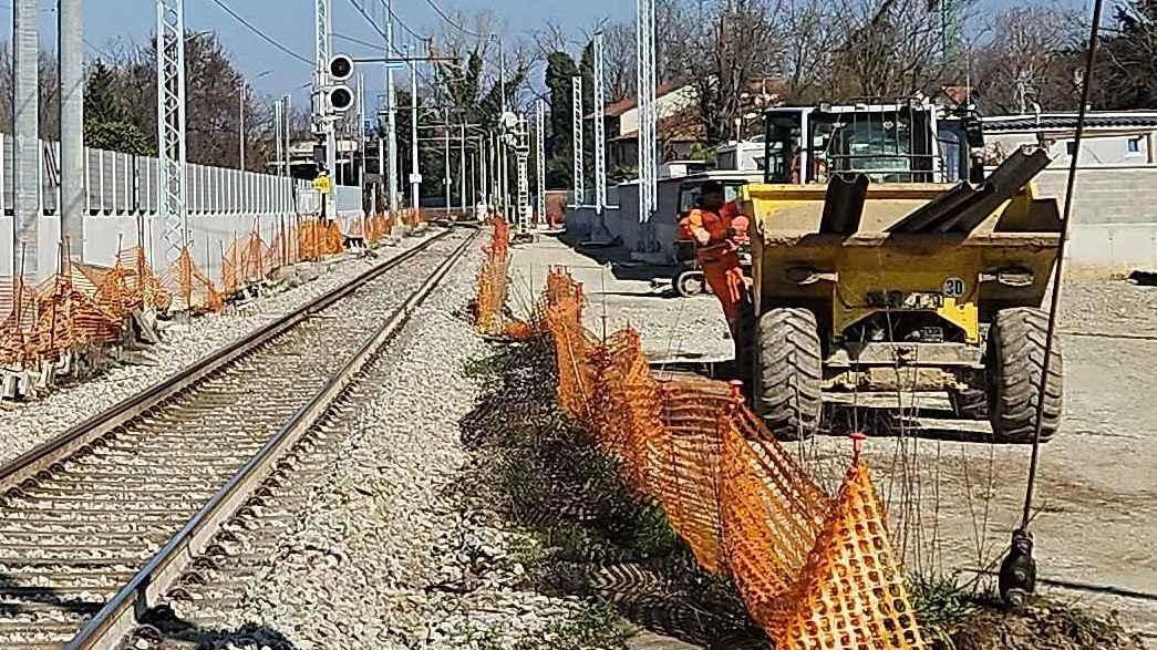 I lavori di raddoppio della linea ferroviaria a Seveso, insieme al progetto di superamento dei passaggi a livello, stanno andando...