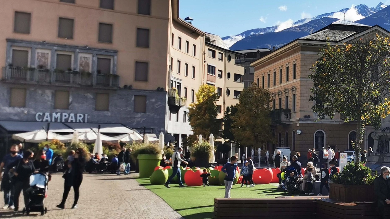 Piazza Garibaldi, nel capoluogo valtellinese Piazza Garibaldi, nel capoluogo valtellinese