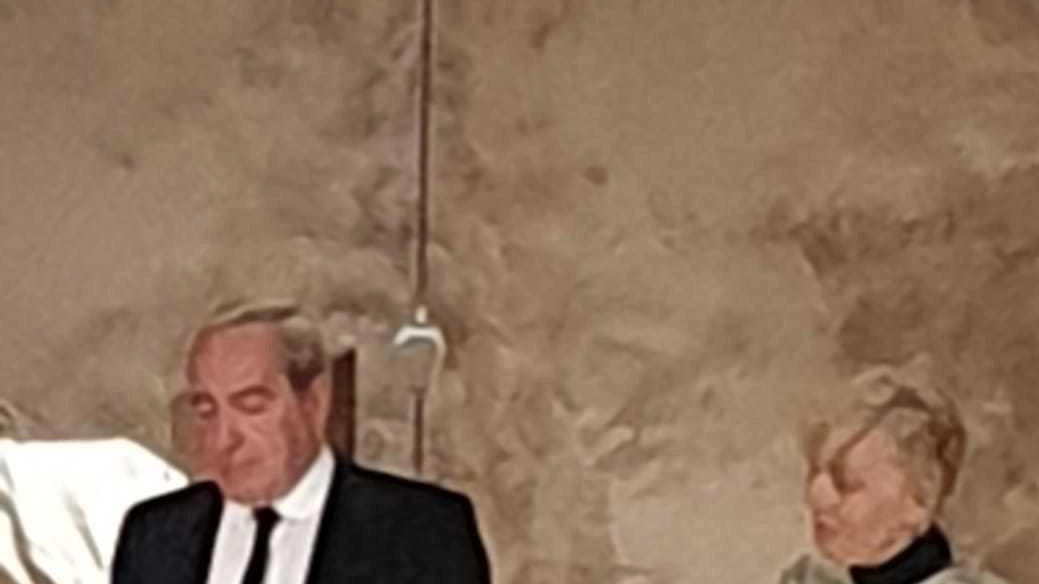 Sarà la povera gente, "Pora gènt!" questo il nome della commedia dialettale, a tenere a battesimo sabato prossimo primo marzo... Sarà la povera gente, "Pora gènt!" questo il nome della commedia dialettale, a tenere a battesimo sabato prossimo primo marzo...