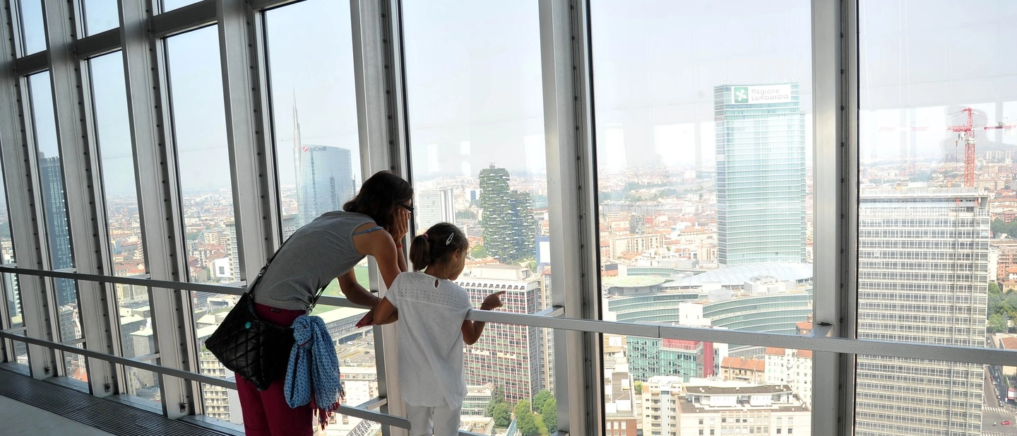 Milano, l'83enne residente nel quartiere Isola non perde occasione di ammirare lo skyline della città dal 39esimo piano: “Ogni volta c'è qualcosa di nuovo da scoprire”
