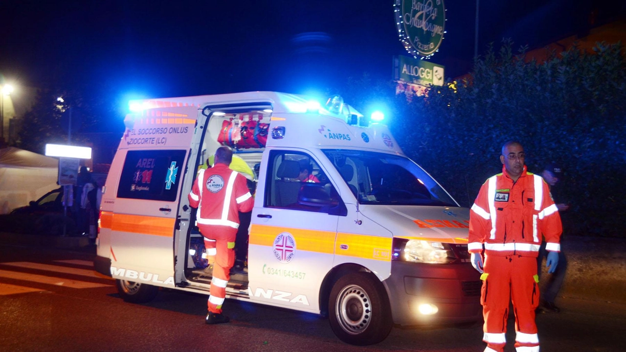 Tutti e tre gli uomini sono stati trovati in stato di incoscienza e portati negli ospedali di Lecco e Merate Tutti e tre gli uomini sono stati trovati in stato di incoscienza e portati negli ospedali di Lecco e Merate