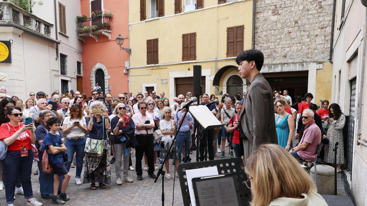 Un palcoscenico a cielo aperto: sabato piazze e strade di Brescia ospita la nuova edizione della Festa dell’Opera, il... Un palcoscenico a cielo aperto: sabato piazze e strade di Brescia ospita la nuova edizione della Festa dell’Opera, il...