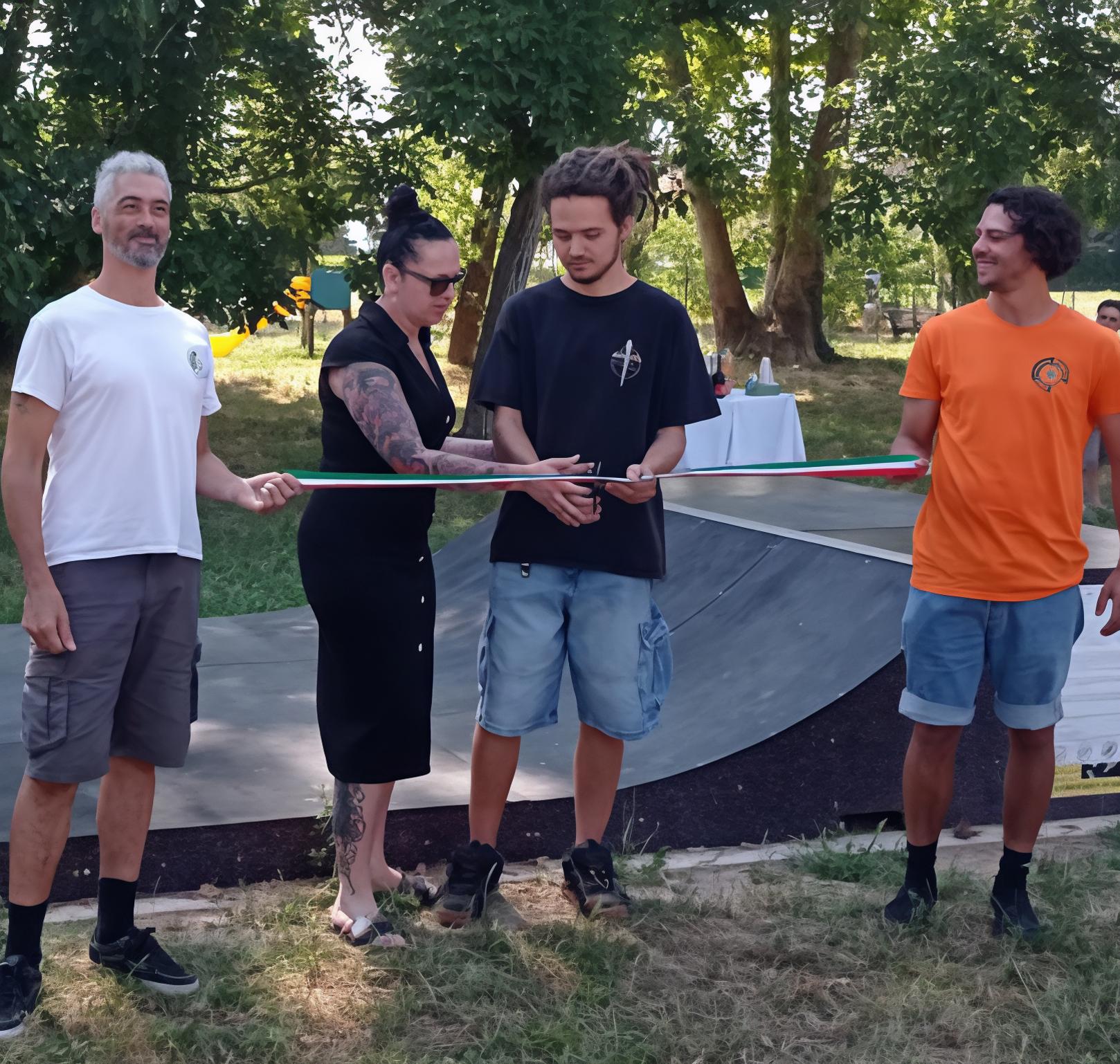 Pista di skate: dopo i vandali taglio del nastro Pista di skate: dopo i vandali taglio del nastro