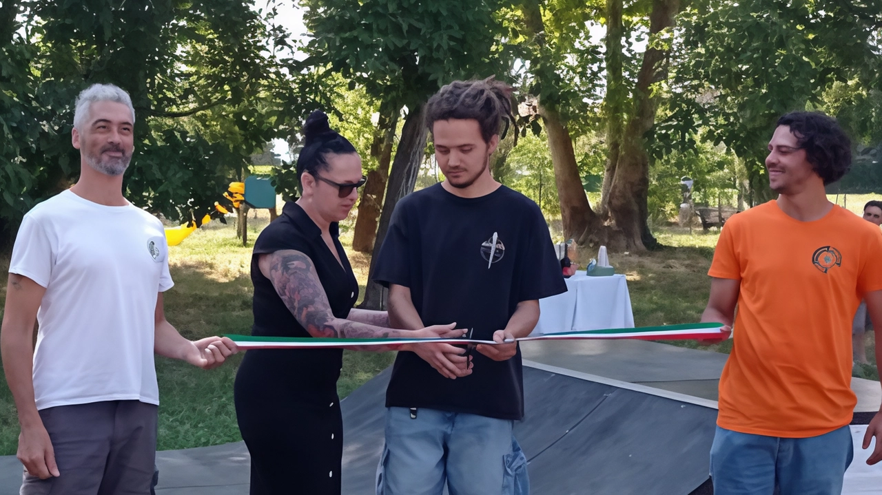 Un paio di mesi fa i vandalismi, a opera fresca di posa. Ma per la nuova pista da skate al... Un paio di mesi fa i vandalismi, a opera fresca di posa. Ma per la nuova pista da skate al...