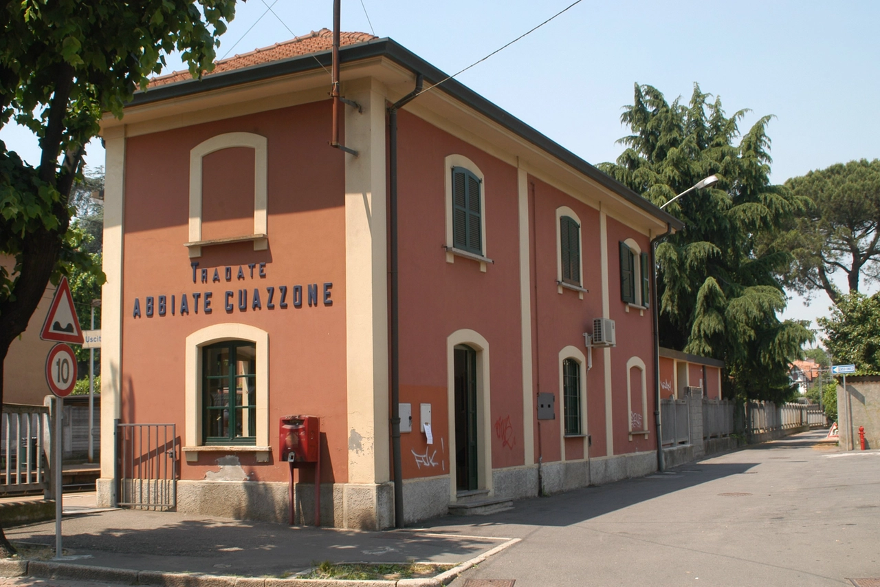 La stazione Fnm di Tradate (Archivio)