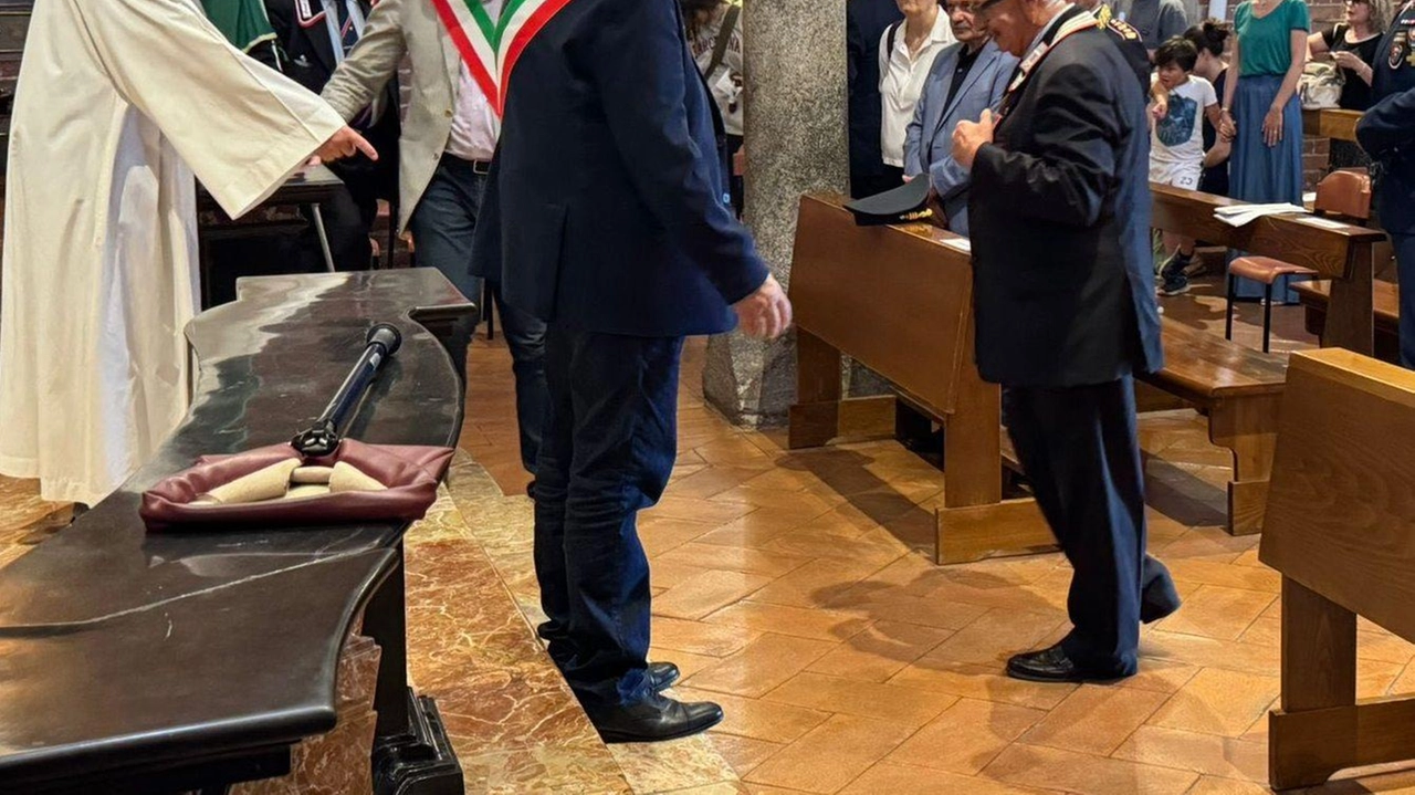 La consegna del cero da una libbra di Vimodrone a Cologno per San Giuliano: 500 anni di rito che ricorda... La consegna del cero da una libbra di Vimodrone a Cologno per San Giuliano: 500 anni di rito che ricorda...