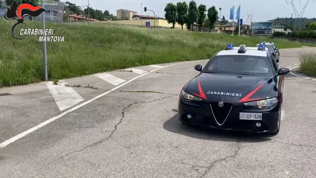 Il blitz dei carabinieri di Mantova Il blitz dei carabinieri di Mantova
