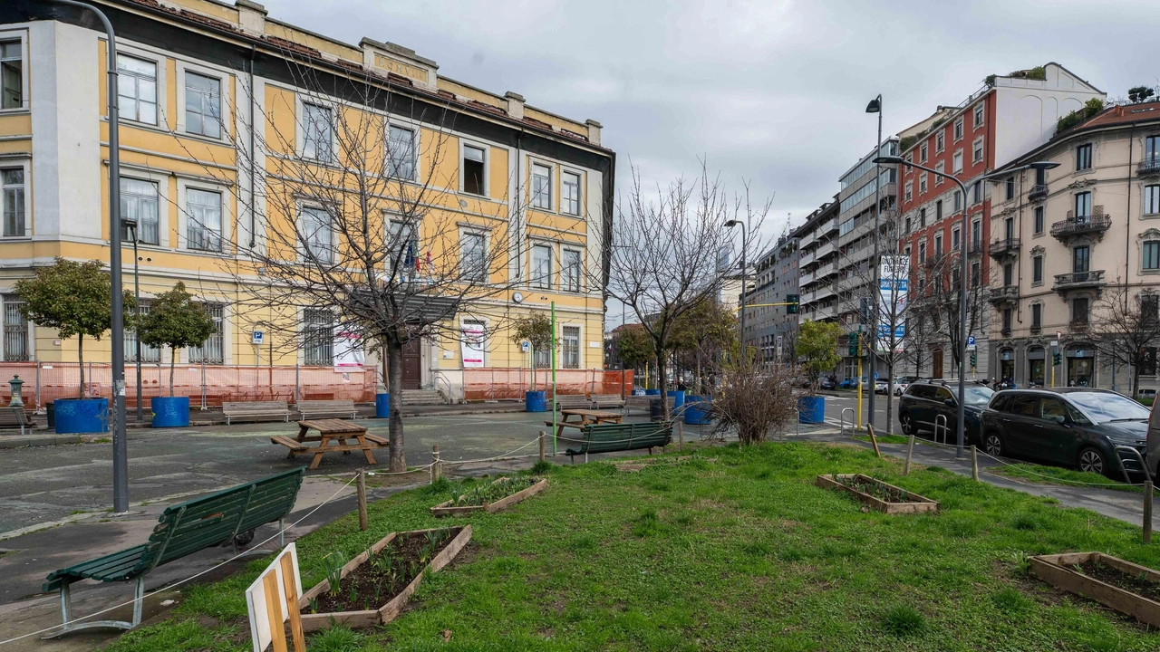 Un nuovo spazio di socialità nel quartiere della Maddalena, tra piazza De Angeli e via Washington. Un’area pedonale, davanti all’ingresso... Un nuovo spazio di socialità nel quartiere della Maddalena, tra piazza De Angeli e via Washington. Un’area pedonale, davanti all’ingresso...