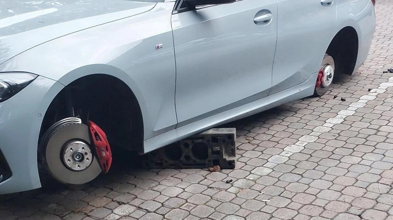 Furti di auto a Opera: preoccupazione per la sicurezza dei cittadini. Diminuzione organico polizia locale causa aumento criminalità. Incubi anche in altre zone del sud Milano. Furti di auto a Opera: preoccupazione per la sicurezza dei cittadini. Diminuzione organico polizia locale causa aumento criminalità. Incubi anche in altre zone del sud Milano.